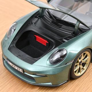 Porsche 911 GT3 with Touring Package 2021 Malachite Green met.  Norev 1:18 Metallmodell 2 Türen und 1 Haube  zu öffnen!