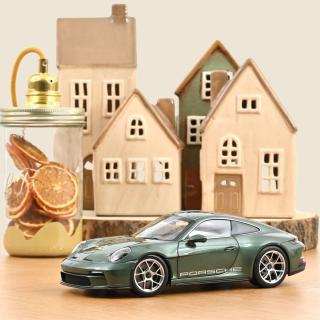 Porsche 911 S/T 2023 Malachite green metallic 1:18 Norev 1:18 Metallmodell 2 Türen und 1 Haube  zu öffnen!