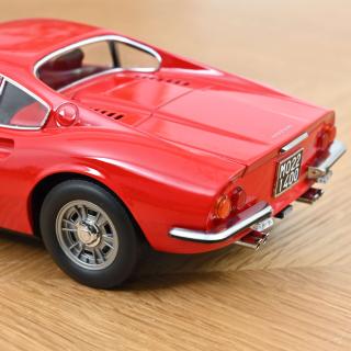 Ferrari Dino 246 GT 1968 Red   Norev 1:18 Metallmodell (Türen/Hauben nicht zu öffnen!)