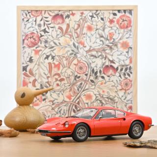 Ferrari Dino 246 GT 1968 Rosso Dino Norev 1:18 Metallmodell (Türen/Hauben nicht zu öffnen!)