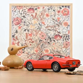 Ferrari Dino 246 GT 1968 Rosso Dino Norev 1:18 Metallmodell (Türen/Hauben nicht zu öffnen!)
