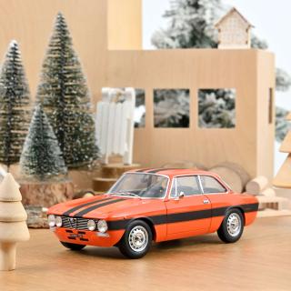 Alfa Romeo 2000 GTV 1973 Orange 1:18 Norev 1:18 Metallmodell 2 Türen, Motorhaube und Kofferraum zu öffnen!