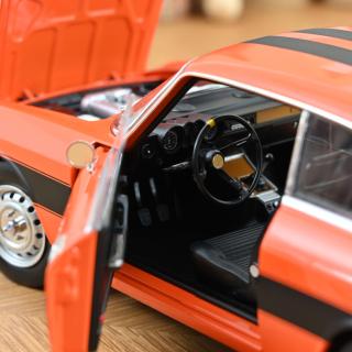 Alfa Romeo 2000 GTV 1973 Orange 1:18 Norev 1:18 Metallmodell 2 Türen, Motorhaube und Kofferraum zu öffnen!