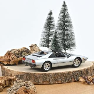 Lieferbar ab 27.01.2026 Ferrari 308 GTS 1982 Silver Norev 1:18 Metallmodell (Türen/Hauben nicht zu öffnen!)