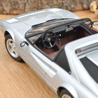 Lieferbar ab 27.01.2026 Ferrari 308 GTS 1982 Silver Norev 1:18 Metallmodell (Türen/Hauben nicht zu öffnen!)