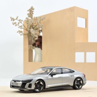 Audi RS e-tron GT 2021 Silver   Norev 1:18 Metallmodell (Türen/Hauben nicht zu öffnen!)