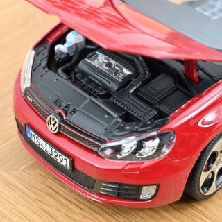 VW Golf VI GTI 2009 Tornadorot Norev 1:18 Metallmodell 2 Türen, Motorhaube und Kofferraum zu öffnen!