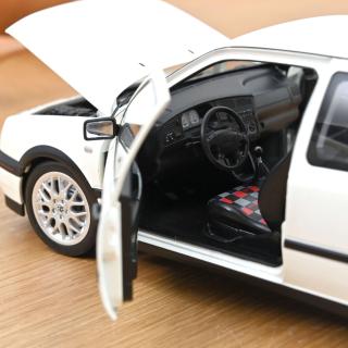 VW Golf GTI 1996 Candy White  Norev 1:18 Metallmodell 2 Türen, Motorhaube und Kofferraum zu öffnen!