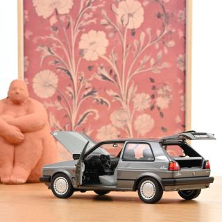 VW Golf Champion 1989 Grey metallic  Norev 1:18 Metallmodell 2 Türen, Motorhaube und Kofferraum zu öffnen!