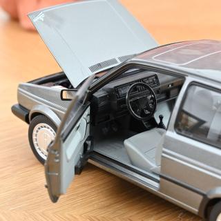 VW Golf Champion 1989 Grey metallic  Norev 1:18 Metallmodell 2 Türen, Motorhaube und Kofferraum zu öffnen!