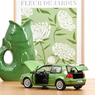 VW Golf GTI 1998 Cosmic Green metallic  Norev 1:18 Metallmodell 2 Türen, Motorhaube und Kofferraum zu öffnen!