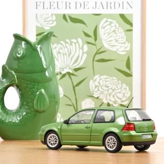 VW Golf GTI 1998 Cosmic Green metallic  Norev 1:18 Metallmodell 2 Türen, Motorhaube und Kofferraum zu öffnen!