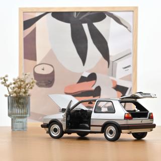 VW Golf GTI 1989 Diamond Silver  Norev 1:18 Metallmodell 2 Türen, Motorhaube und Kofferraum zu öffnen!