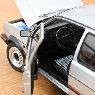 VW Golf GTI 1989 Diamond Silver  Norev 1:18 Metallmodell 2 Türen, Motorhaube und Kofferraum zu öffnen!