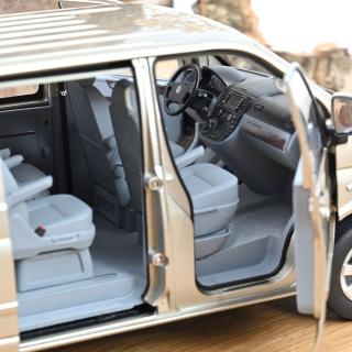 VW Volkswagen  Multivan 2003 Wheat Beige metallic  Norev 1:18 Metallmodell (3 Türen und Kofferraum zu öffnen!)