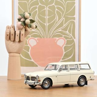 Volvo Amazon Break 1968 Pearl White   Norev 1:18 Metallmodell (Türen/Hauben nicht zu öffnen!)