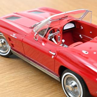 Chevrolet Corvette Sting Ray Cabriolet 1963 Riverside Red  Norev 1:18 Metallmodell (Türen/Hauben nicht zu öffnen!)