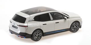 BMW iX - 2022 - WHITE METALLIC Minichamps 1:18 Metallmodell mit zu öffnenden Türen und Haube(n)