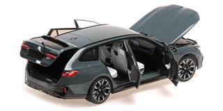BMW i5 M60 TOURING - 2024 - GREEN METALLIC Minichamps 1:18 Metallmodell mit zu öffnenden Hauben und Türen!