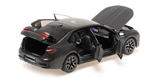 BMW i7 M70 (G70) - 2024 - GREY METALLIC Minichamps 1:18 Metallmodell mit zu öffnenden Hauben und Türen!