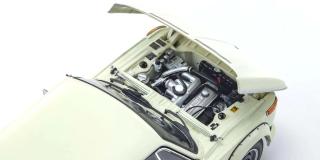 BMW 2002 Turbo weiß Kyosho 1:18 Metallmodell