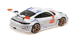 PORSCHE 911 (992) GT3RS - 2023 - WHITE/ORANGE DECOR Minichamps 1:18 Metallmodell mit zu öffnenden Hauben und Türen!