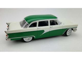 Gaz 13 Seagull, green/white 1959  Triple9 1:18 (Türen, Motorhaube... nicht zu öffnen!)