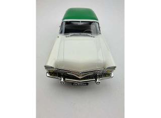 Gaz 13 Seagull, green/white 1959  Triple9 1:18 (Türen, Motorhaube... nicht zu öffnen!)