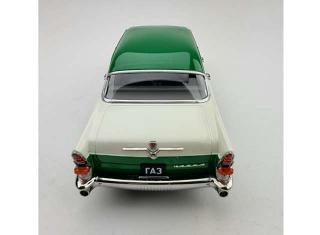 Gaz 13 Seagull, green/white 1959  Triple9 1:18 (Türen, Motorhaube... nicht zu öffnen!)