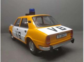 Skoda 105L 1976  Czechoslovakia police VB, orange/white Triple9 1:18 (Türen, Motorhaube... nicht zu öffnen!)