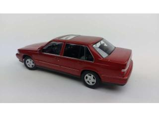 Volvo 960 1996 red metallic Triple9 1:18 (Türen, Motorhaube... nicht zu öffnen!)