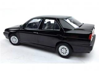 Alfa Romeo 155, 1996  black with black interior Triple9 1:18 (Türen, Motorhaube... nicht zu öffnen!)