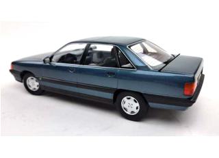 Audi 100 C3 1989  lago blue-green metallic Triple9 1:18 (Türen, Motorhaube... nicht zu öffnen!)