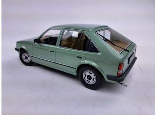 Opel Kadett 1984 D 5-door, light green metallic with beige interior Triple9 1:18 (Türen, Motorhaube... nicht zu öffnen!)