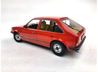 Opel Kadett 1984 D 5-door, red with beige interior Triple9 1:18 (Türen, Motorhaube... nicht zu öffnen!)