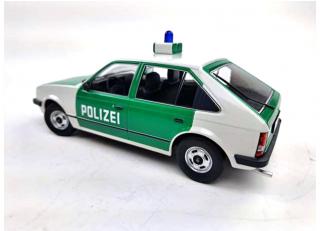 Opel Kadett D 1984 5-door Polizei, green/white Triple9 1:18 (Türen, Motorhaube... nicht zu öffnen!)