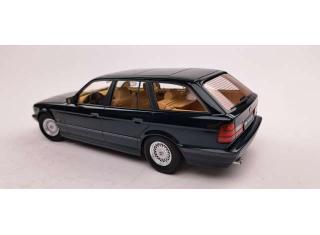 BMW 5-series Touring E34, oxford green metallic 1996 Triple 9 1:18 (Türen, Motorhaube... nicht zu öffnen!)