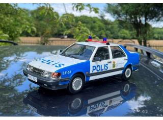 Saab 9000 CD Turbo Swedish Police 1990 white/blue Triple9 1:18 (Türen, Motorhaube... nicht zu öffnen!)