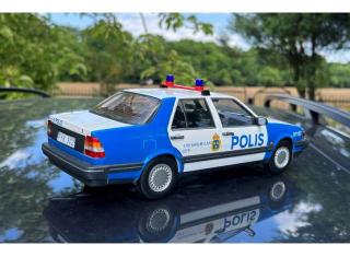 Saab 9000 CD Turbo Swedish Police 1990 white/blue Triple9 1:18 (Türen, Motorhaube... nicht zu öffnen!)