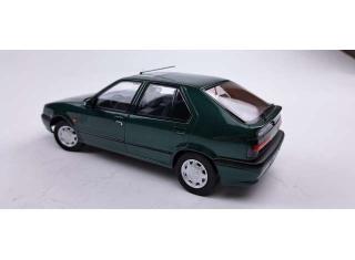 Renault 19,1994  british green metallic Triple 9 1:18 (Türen, Motorhaube... nicht zu öffnen!)