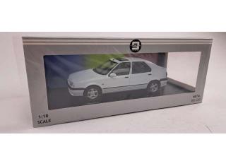 Renault 19, 1994  white Triple 9 1:18 (Türen, Motorhaube... nicht zu öffnen!)
