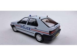 Renault 19 1994 *French Police*, artic white Triple 9 1:18 (Türen, Motorhaube... nicht zu öffnen!)