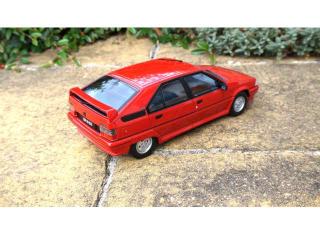 Citroen BX GTi, 1990 red with black interior Triple9 1:18 (Türen, Motorhaube... nicht zu öffnen!)