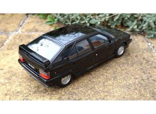 Citroen BX GTi, 1990  black with black interior Triple9 1:18 (Türen, Motorhaube... nicht zu öffnen!)