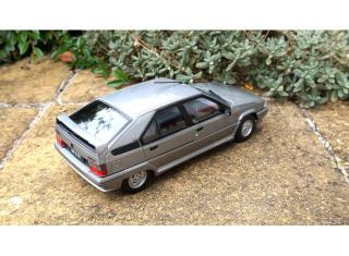 Citroen BX GTi 1990 silver metallic/ black interior Triple9 1:18 (Türen, Motorhaube... nicht zu öffnen!)