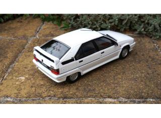 Citroen BX GTi, 1990  alpine white with black interior Triple9 1:18 (Türen, Motorhaube... nicht zu öffnen!)