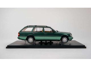 Mercedes E-Class T Model W124 1995 green with beige interior Triple 9 1:18 (Türen, Motorhaube... nicht zu öffnen!)