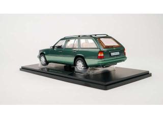 Mercedes E-Class T Model W124 1995 green with beige interior Triple 9 1:18 (Türen, Motorhaube... nicht zu öffnen!)