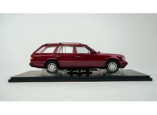 Mercedes E-Class T Model 1995 W124 almandine red Triple 9 1:18 (Türen, Motorhaube... nicht zu öffnen!)