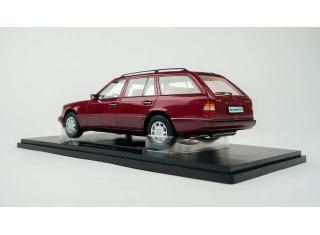 Mercedes E-Class T Model 1995 W124 almandine red Triple 9 1:18 (Türen, Motorhaube... nicht zu öffnen!)